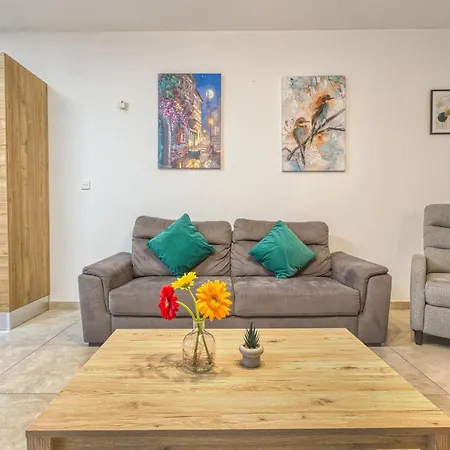 Stunning By Beyond Air, Sliema-center! Near Pool! Appartement *