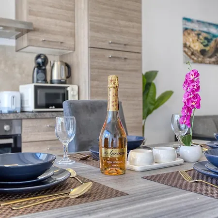Stunning By Beyond Air, Sliema-center! Near Pool!