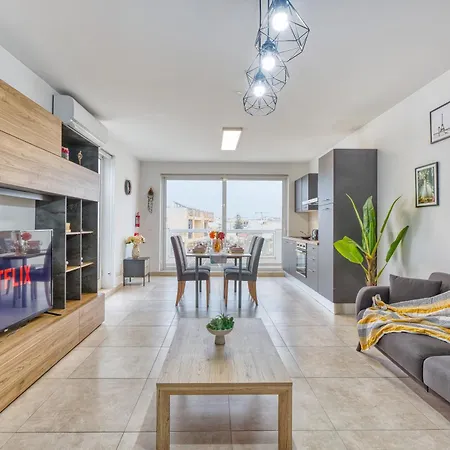 Stunning By Beyond Air, Sliema-center! Near Pool! 아파트 슬리에마