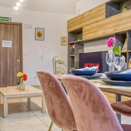 Stunning By Beyond Air, Sliema-center! Near Pool! 아파트