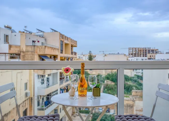 Stunning By Beyond Air, Sliema-center! Near Pool! Sliema