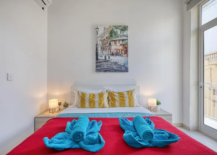 Stunning By Beyond Air, Sliema-center! Near Pool! * Sliema