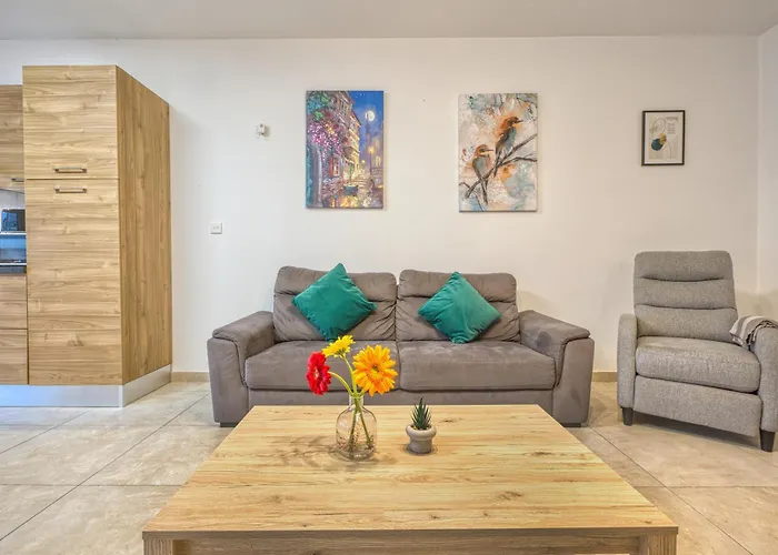 Stunning By Beyond Air, Sliema-center! Near Pool! Appartement *