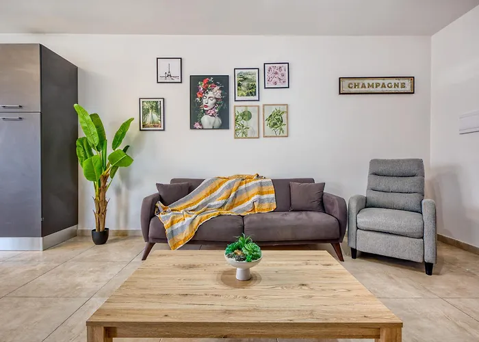 Stunning By Beyond Air, Sliema-center! Near Pool! * Sliema