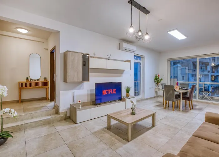 Stunning By Beyond Air, Sliema-center! Near Pool! Appartement