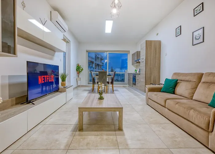 Stunning By Beyond Air, Sliema-center! Near Pool! Appartement