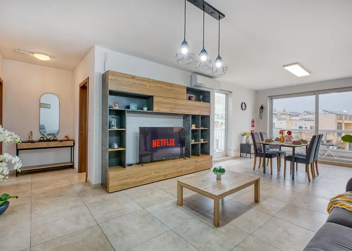 Stunning By Beyond Air, Sliema-center! Near Pool! * Sliema