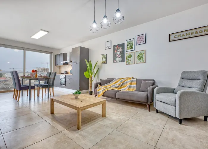 Stunning By Beyond Air, Sliema-center! Near Pool! *