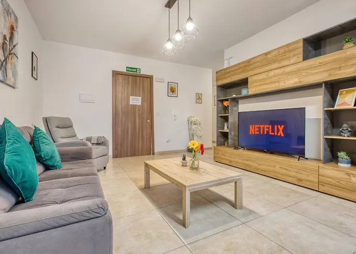 Stunning By Beyond Air, Sliema-center! Near Pool! * Sliema