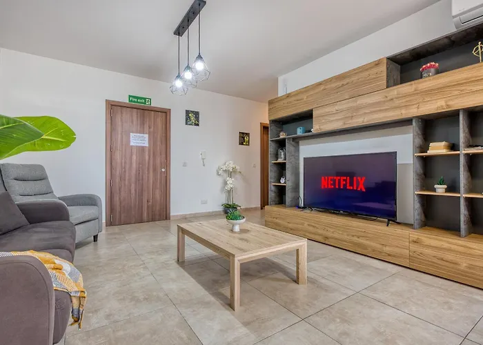 Stunning By Beyond Air, Sliema-center! Near Pool! Sliema