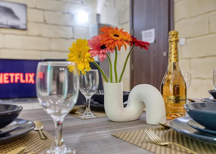 Stunning By Beyond Air, Sliema-center! Near Pool! Appartement