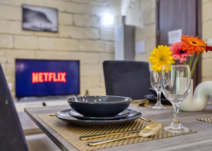 Stunning By Beyond Air, Sliema-center! Near Pool! * Sliema