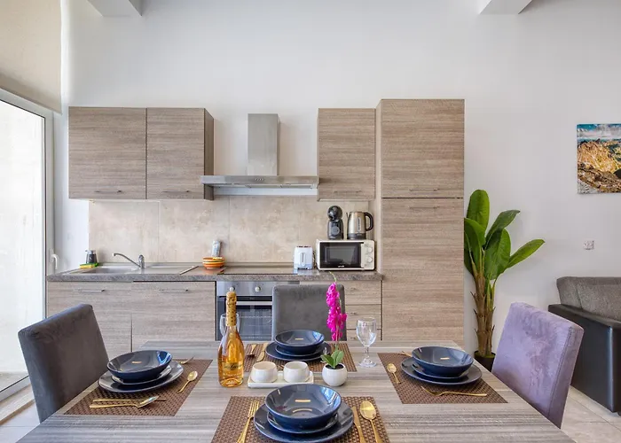 Stunning By Beyond Air, Sliema-center! Near Pool! * Sliema