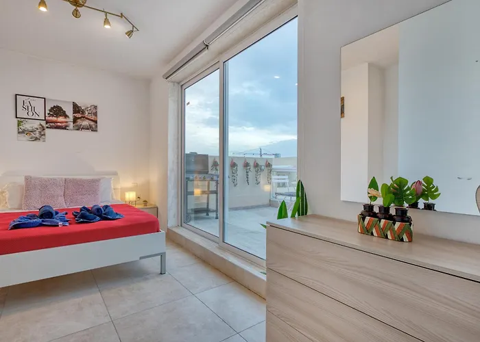 Stunning By Beyond Air, Sliema-center! Near Pool! * Sliema